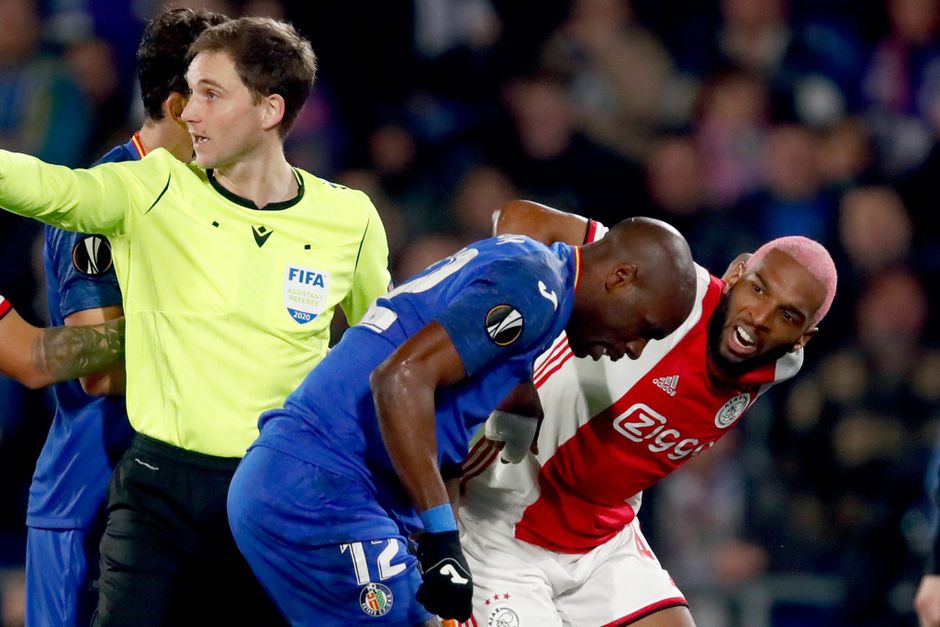 🎥 | Schwalbe-imitator Babel: 'Die gast overdreef heel erg en de scheids liet zich foppen'