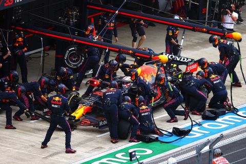 Schouders en benen van personeel en supporters moeten bedekt zijn bij GP van Saudi-Arabië