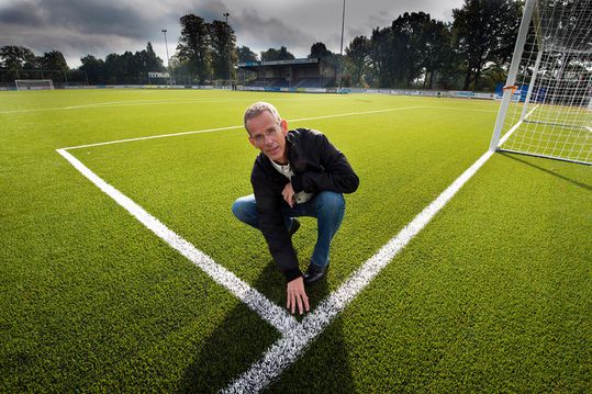 Pleuris in de 4de klasse: amateurvoetballer duwt scheids en bespuugt de grens