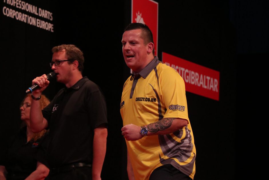 Dave Chisnall maakt met verslaan Wattimena einde aan de Nederlandse darters op Gibraltar