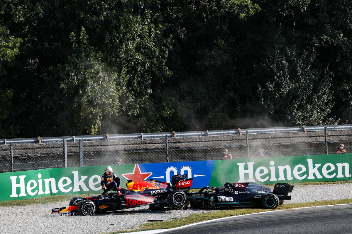 Buitenlandse media over clash tussen Verstappen en Hamilton: 'Het is nu tijd om ermee te stoppen'