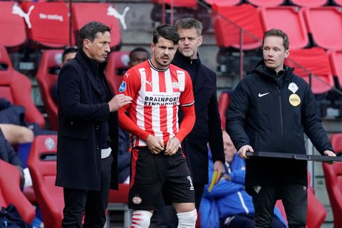 Tevreden PSV-coach Roger Schmidt over Marco van Ginkel: ‘Start van zijn nieuwe carrière’