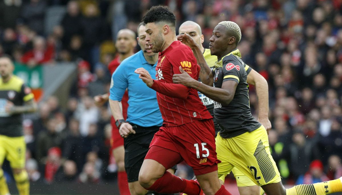 🎥 Liverpool staat na lekker goaltje Oxlade-Chamberlain voor tegen Southampton