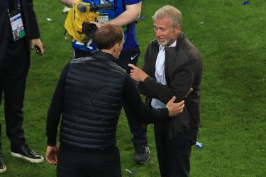 Chelsea-coach ontmoet eigenaar pas tijdens feest na gewonnen CL-finale