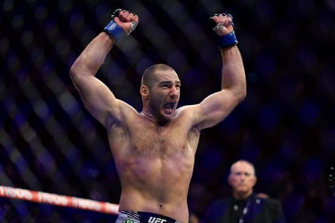 📸​ | Niet zo slim: herrie schoppen in straat van UFC-kampioen Sean Strickland