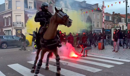 🎥 | Rellen in Lens voor aanvang van Champions League-duel PSV: politie gebruikt traangas