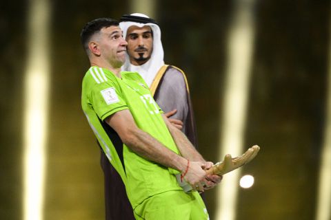Argentijnse Martínez blikt voor foto Van Gaal terug op WK-duel met Oranje: 'Heb niks tegen ze'