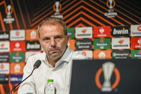 Maurice Steijn ziet Ajax groeien: 'In zijn totaliteit weer beter dan tegen RKC'