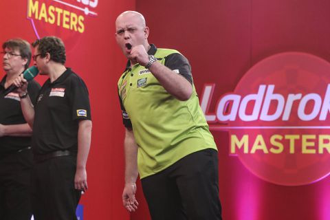 UK Open: Michael van Gerwen wisselt goede met slechte legs af, maar is wel door