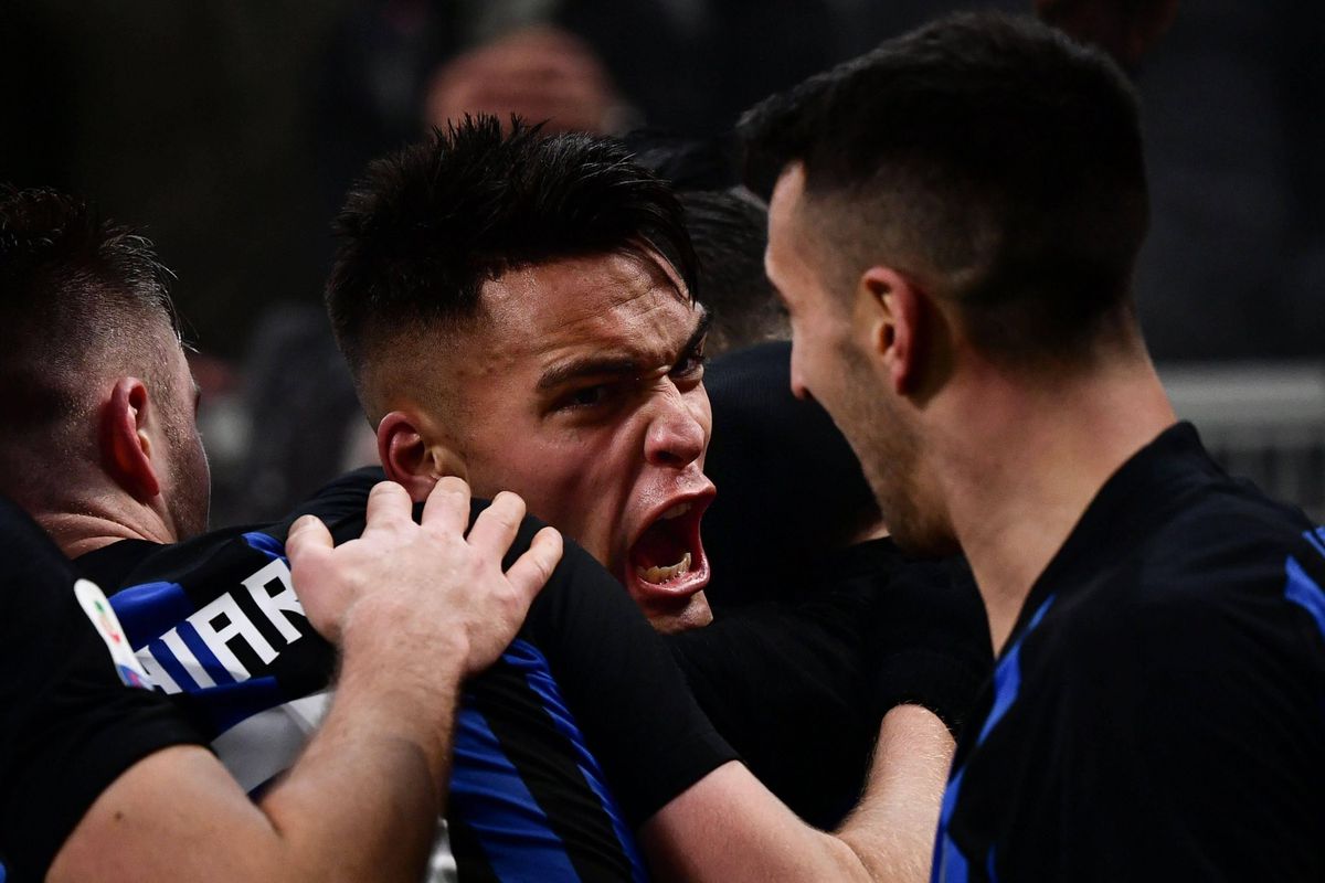 Inter maakt in blessuretijd winnende tegen Napoli (video)