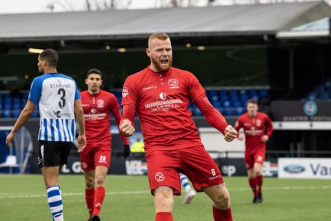 Almere City houdt zicht op promotie na 2e gewonnen wedstrijd onder leiding van interim-trainer