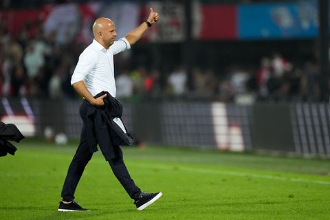 Jahanbakhsh denkt dat blessure meevalt, maar Feyenoord-trainer Slot is daar niet zo zeker van