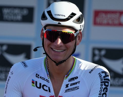 Mathieu van der Poel wint laatste wegwedstrijd van seizoen door masterclass in Madrid