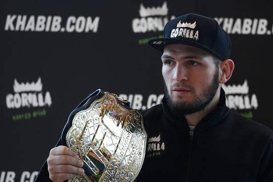 🎥 | Dana White: 'Khabib Nurmagomedov moet titel wellicht opgeven'