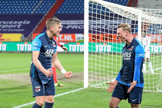 10-tal AZ doet goede zaken in strijd om plek 2, Vitesse grijpt zege in slotseconden