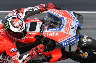 Lorenzo verslaat Márquez in Oostenrijk na magistraal mooi duel