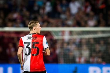 Feyenoord legt talent Burger vast tot 2023: ‘Hij kan een vaste waarde worden’