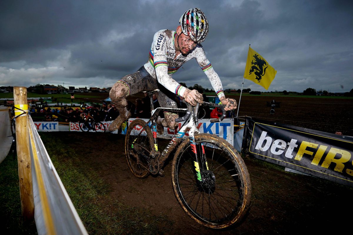 Van der Poel (uiteraard) de grote man van Oranje bij EK veldrijden