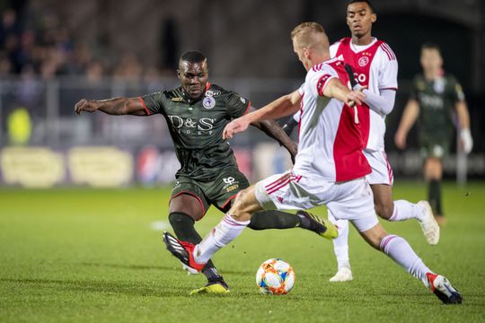 Dani de Wit schiet Jong Ajax schitterend op voorsprong tegen Sparta (video)