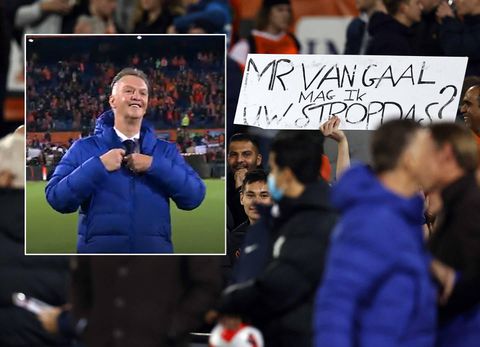 Louis van Gaal weigert stropdas af te geven en hangt de lolbroek uit in de Kuip: 'Spartaaaa!'