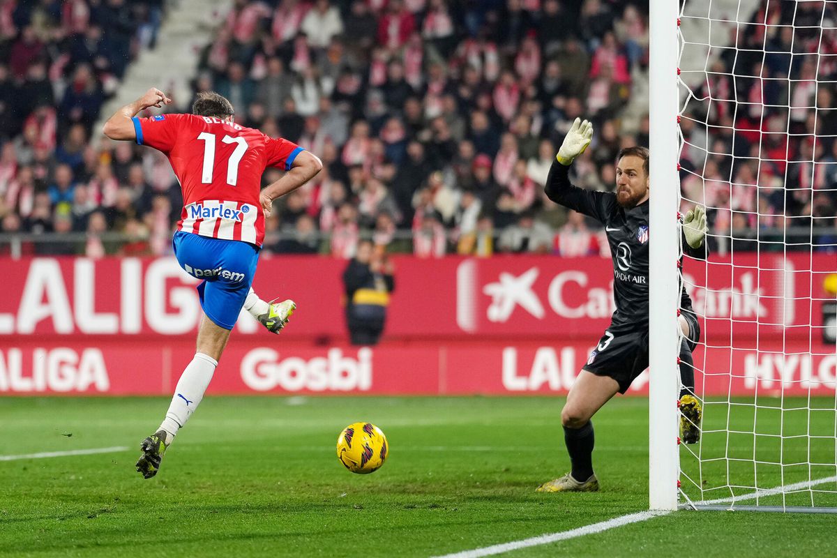 Girona wint met scorende Daley Blind in thriller van Atlético Madrid