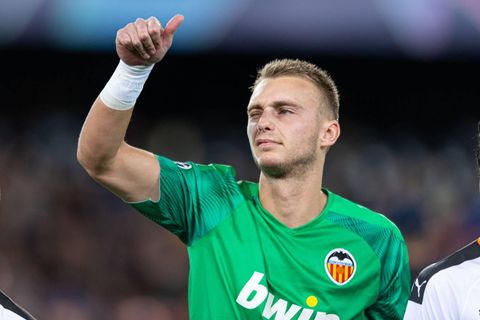 Jasper Cillessen speelt nu pas zijn eerste wedstrijd van het seizoen