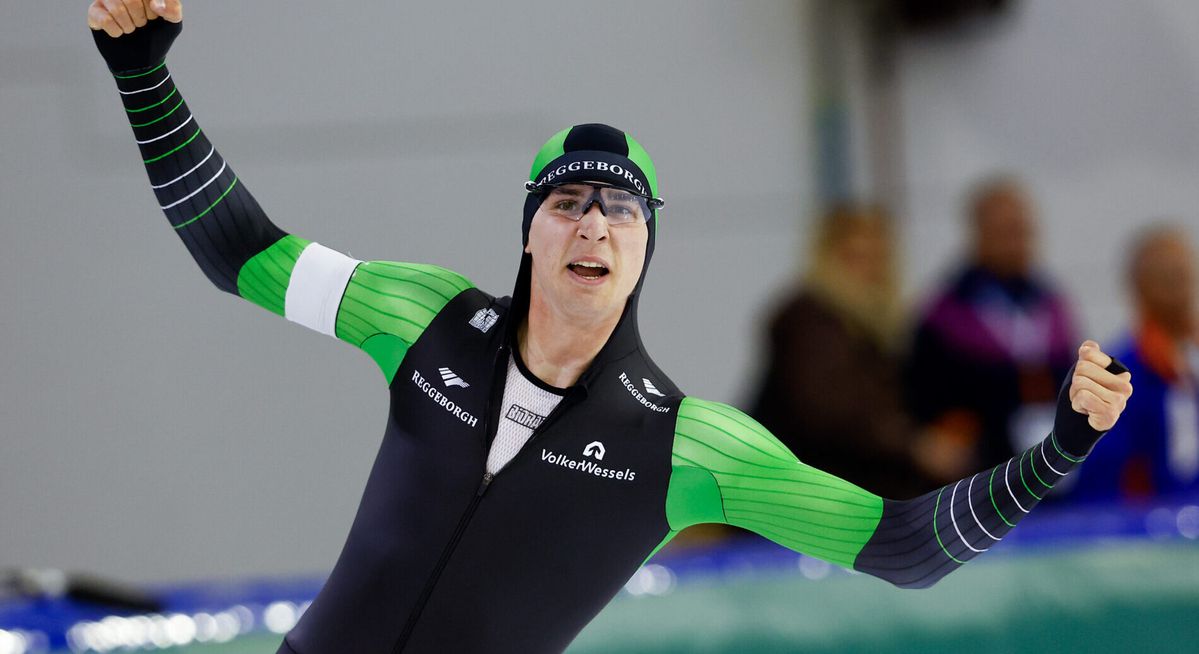 NK afstanden schaatsen | Jenning de Boo verbluft met wereldtijd op 500 meter in 1e omloop