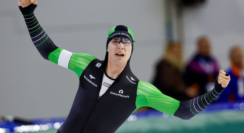 NK afstanden schaatsen | Jenning de Boo verbluft met wereldtijd op 500 meter in 1e omloop