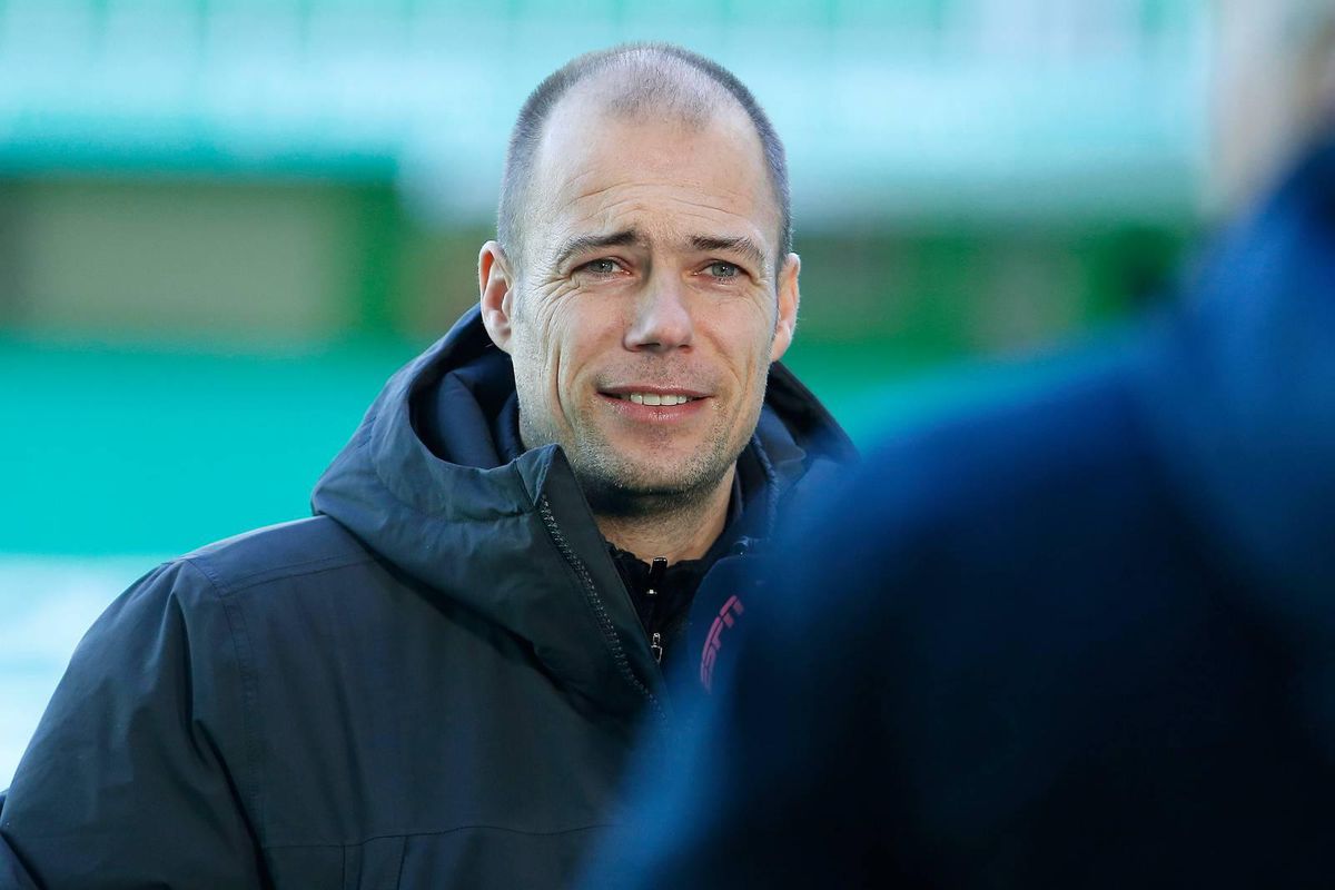 FC Groningen-trainer Buijs na ‘coronacontact’ terug op de bank tegen oude liefde Feyenoord