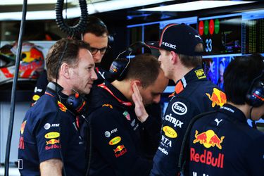 Horner onder de indruk van Verstappen: 'Hoe hij zich tussen 2 Ferrari's nestelt'