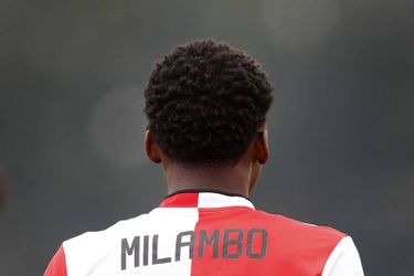 Arne Slot neemt 16-jarige Milambo mee op trainingskamp