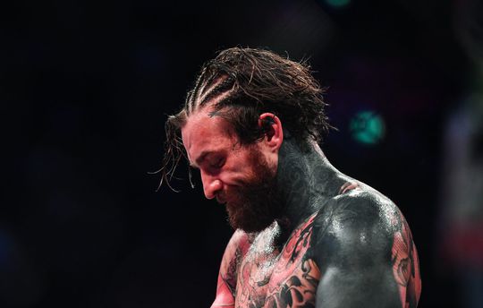 🎥 | Geordie Shore-ster Aaron Chalmers stopt als MMA-prof: 'Heb het achter me gelaten'