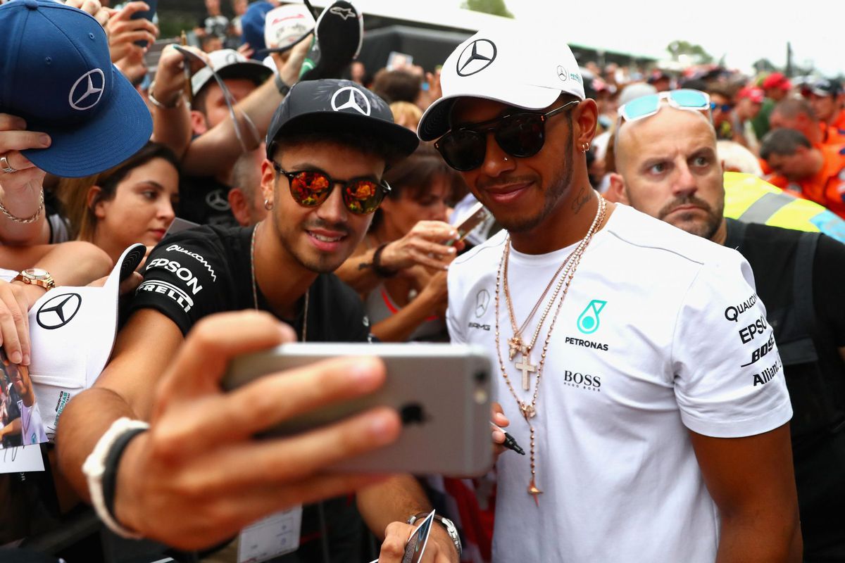 Hamilton gaat nieuw contract tekenen bij Mercedes