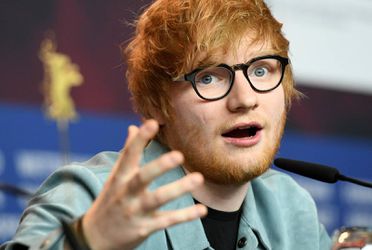 📸 | Ed Sheeran wordt shirtsponsor van Ipswich Town en komt met heel raar logo