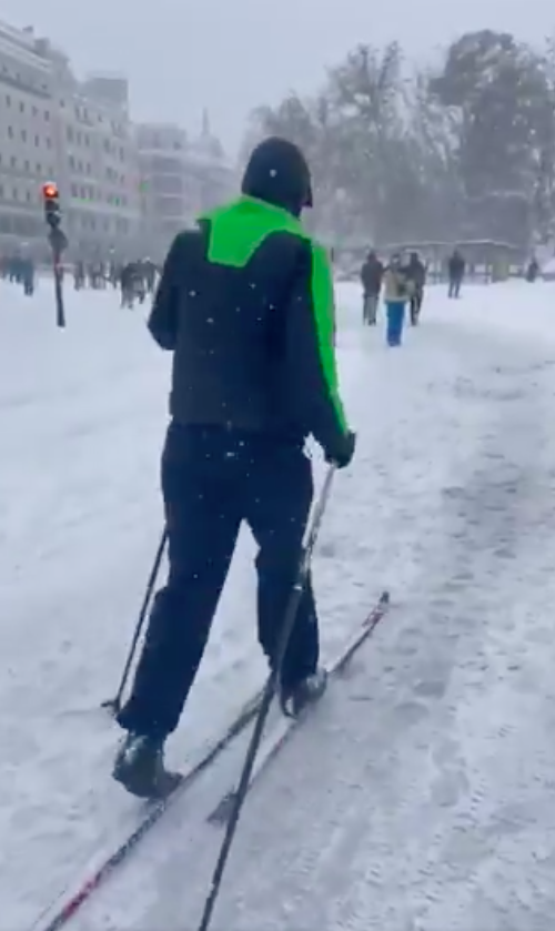 ⛷🎥 | Winterweer! Skiën door besneeuwd Madrid, op de jetski door Casablanca