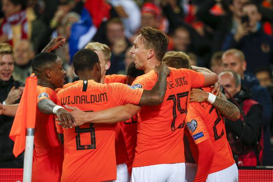 Samenvatting: Oranje ontsnapt à la Houdini aan blamage tegen stugge Noord-Ieren (video)