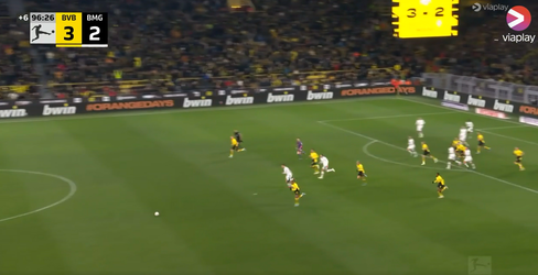 🎥 | Donyell Malen rent hele veld over en scoort bijzondere goal voor Dortmund