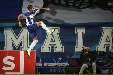 FC Porto maakt dankbaar gebruik van sensationele nederlaag Benfica