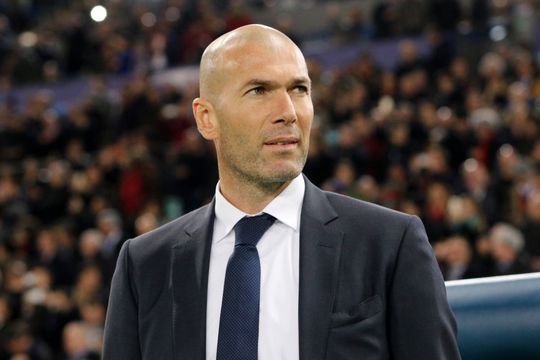Zoon van Zidane uitgemaakt voor bange keeper na blunder (video)