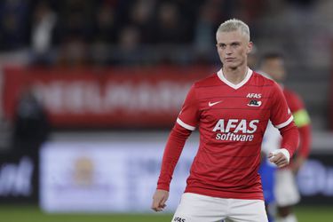 🎥 Goal! AZ brengt al na 5 minuten met handsgoal Cluj in de knoej