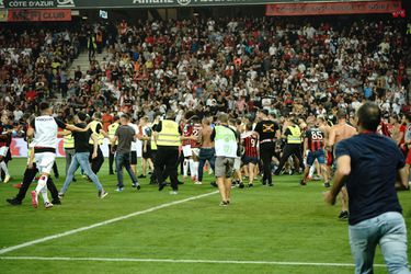 📸 | Guendouzi en Peres hebben krassen in hun nek na veldbestorming Nice-fans