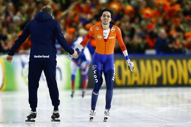 Lekker hoor! Roest pakt titel in baanrecord op 5000 meter