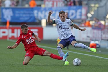 FC Twente geeft late voorsprong uit handen in oefenpotje met Schalke (video)