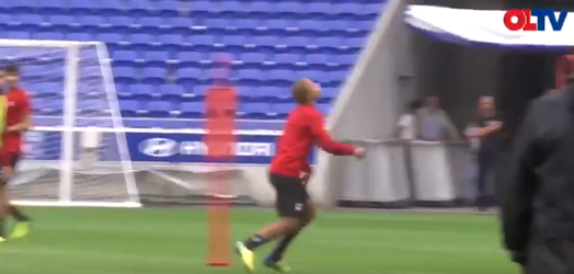 Heerlijk goaltje van Memphis op de training van Lyon (video)