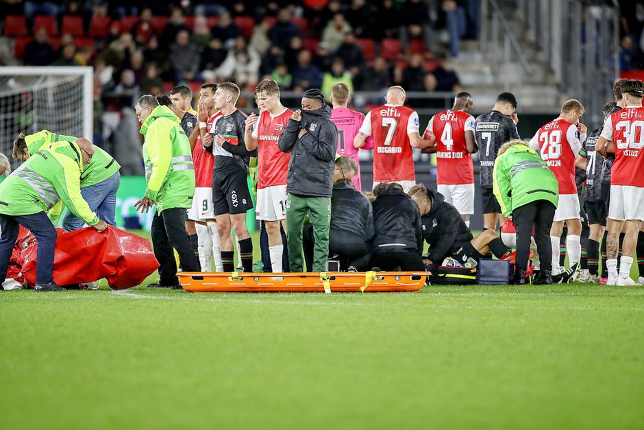 AZ - NEC definitief gestaakt na in elkaar storten van Bas Dost, spits inmiddels bij kennis