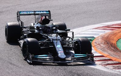 Boze Lewis Hamilton: 'Gek dat Max Verstappen wegliep en niet checkte of ik OK was'