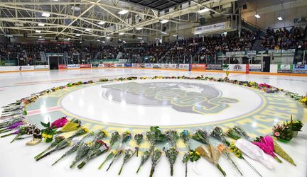 Prachtig gebaar ijshockeycommunity voor slachtoffers busramp