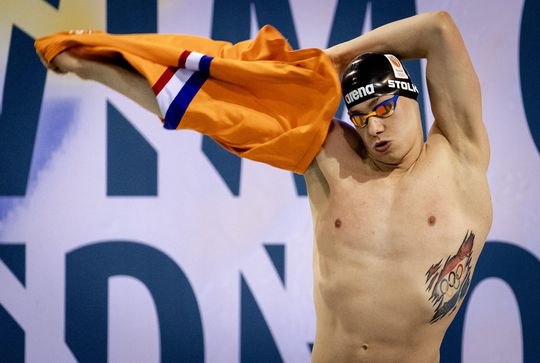Nederlandse zwemmers dolblij met wereldrecord: 'Heb flink lopen schreeuwen'