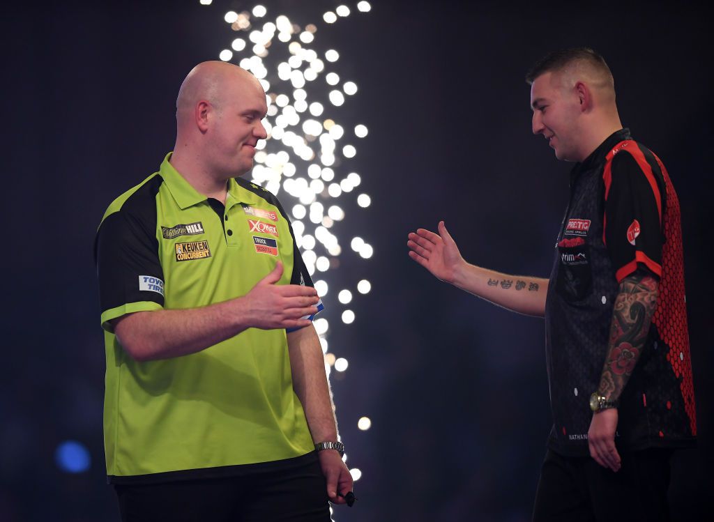 Dit is de stand in de Premier League Darts na 14 van de 16 speelrondes