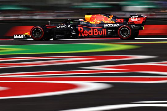 Checo Perez zet Mexico op zijn kop met snelste tijd in 3e vrije training